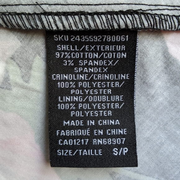 Le Chateau floral strapless dress with belt - Picture 9 of 10